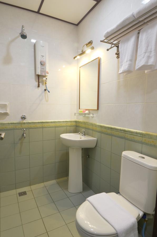 קוטה קינבלו Hotel Kooler Inn מראה חיצוני תמונה